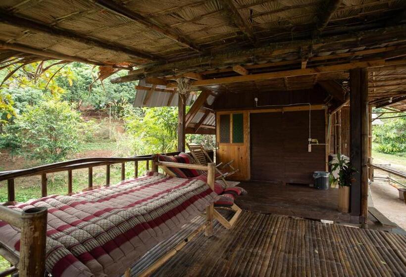 家庭房间共用浴室, Khaokhopimphupha Farmstay เขาค้อพิมภูผาฟาร์มสเตย์ ไม่มีไฟฟ้า น้ำจากน้ำตกธรรมชาติ Low Cabon With Sust