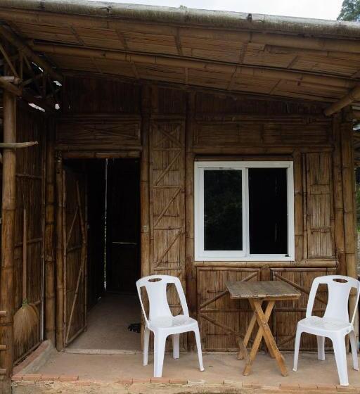 اتاق خانوادگی با سرویس بهداشتی مشترک, Khaokhopimphupha Farmstay เขาค้อพิมภูผาฟาร์มสเตย์ ไม่มีไฟฟ้า น้ำจากน้ำตกธรรมชาติ Low Cabon With Sust