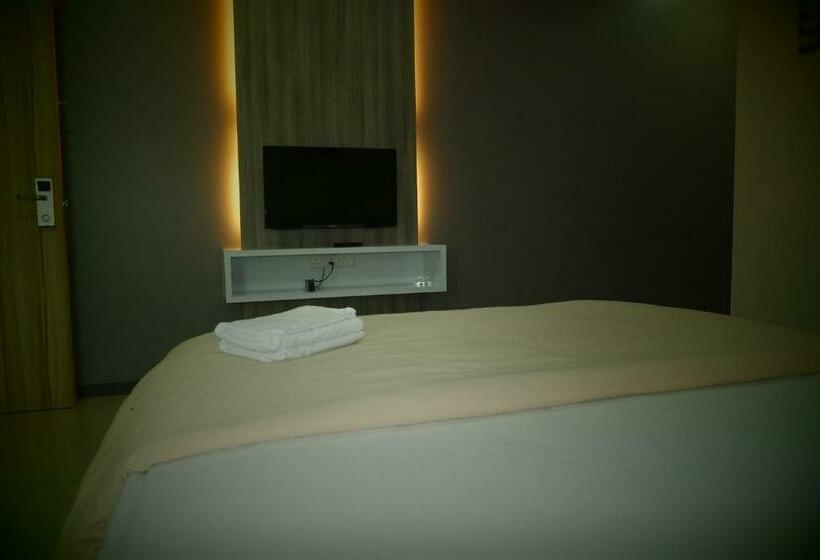 חדר דלוקס, Lim Mini