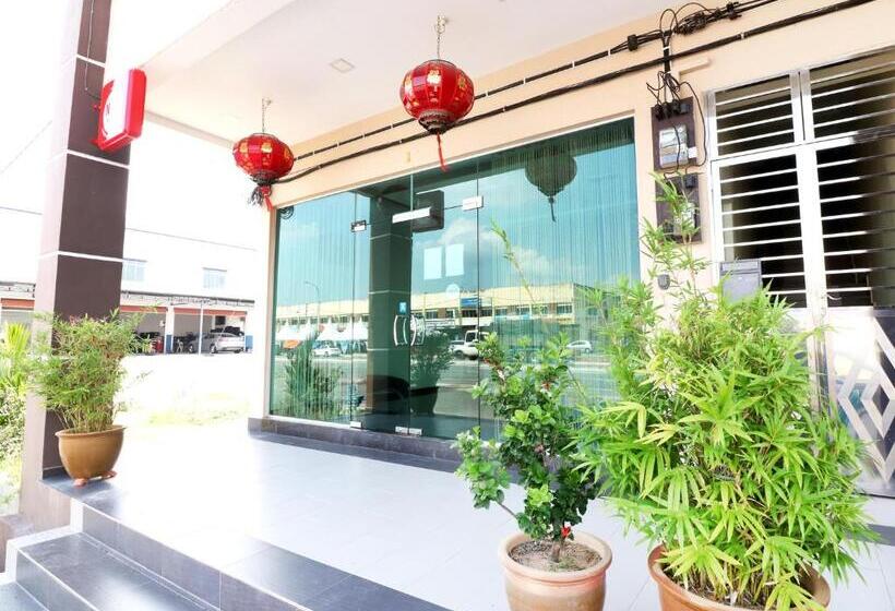 חדר סטנדרט לשלושה, Lim Mini