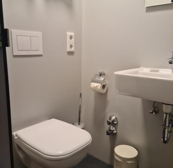 이코노이 4인룸, Waldbahnhof Sauerland