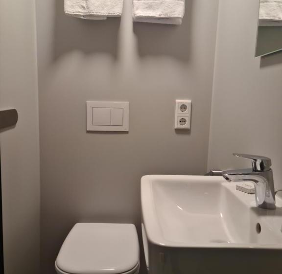 이코노이 4인룸, Waldbahnhof Sauerland