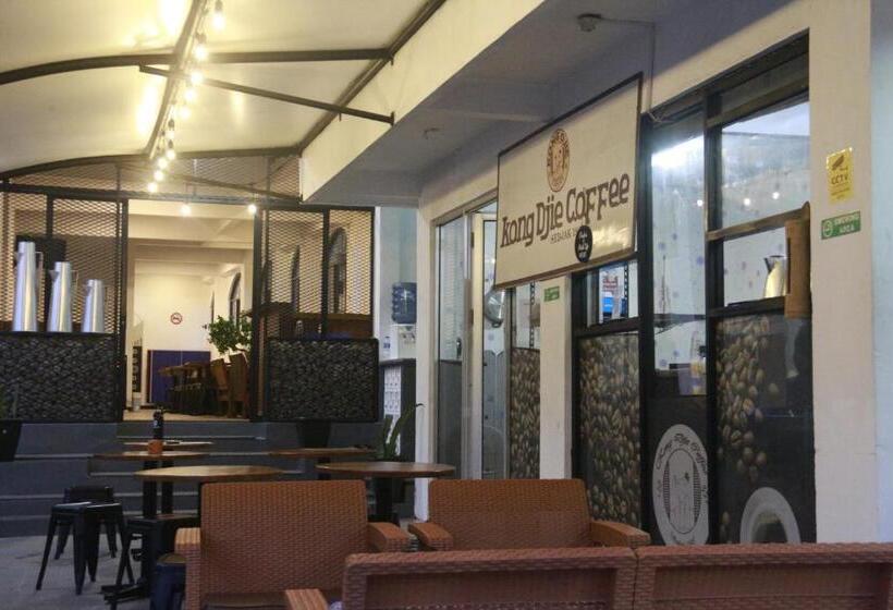 Standardrum King Size Säng, Bu Sepuh Guesthouse