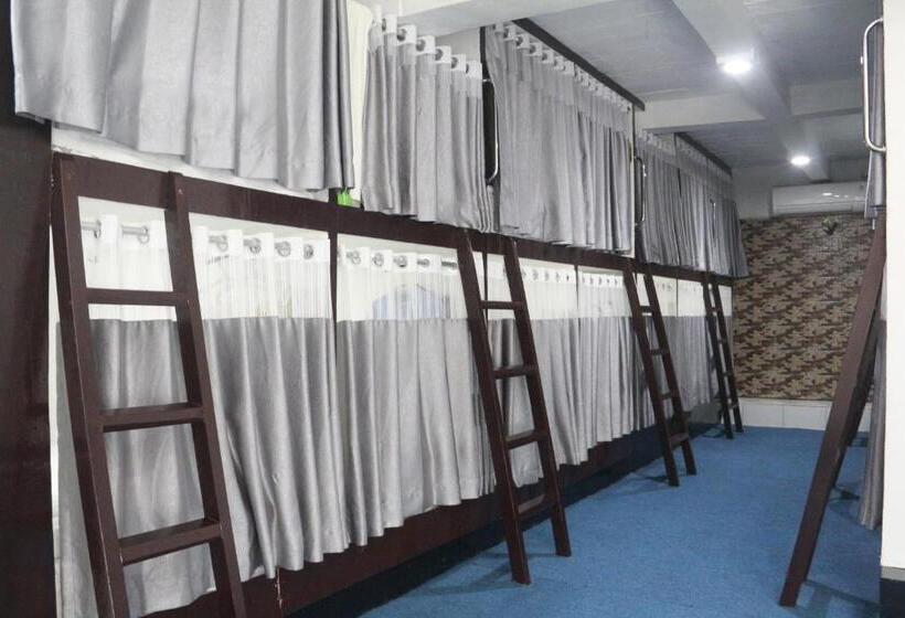 Säng i Delat Rum, Bu Sepuh Guesthouse