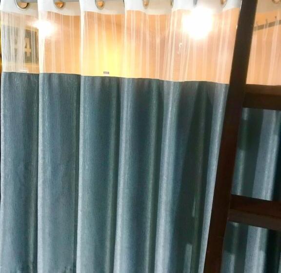 Säng i Delat Rum, Bu Sepuh Guesthouse