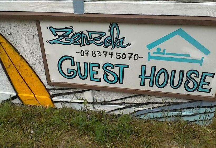 إستوديو قياسى مزودة بتراس, Zenzela Surf House