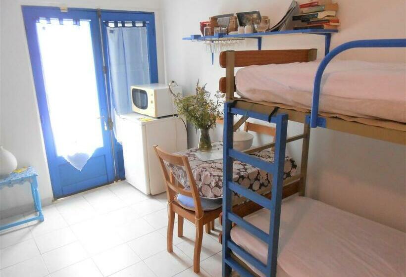 غرفة عائلية, Zenzela Surf House