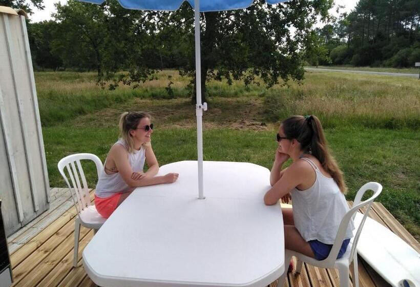 غرفة عائلية, Zenzela Surf House