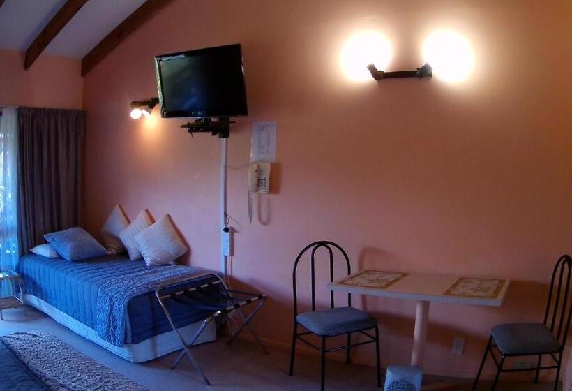 Апартаменты 1 Спальня с Балконом, Alfa Boutique Motel