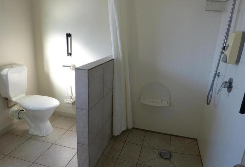 דירת חדר, Blake Court Motel