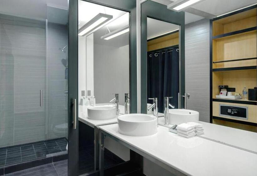 غرفة قياسية سرير كينج, Aloft Oklahoma City Downtown – Bricktown