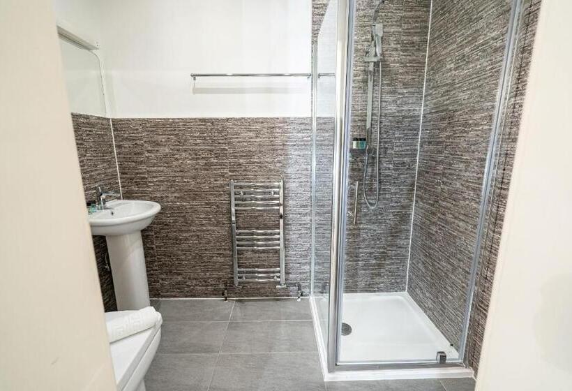 חדר דלוקס, Caravelli