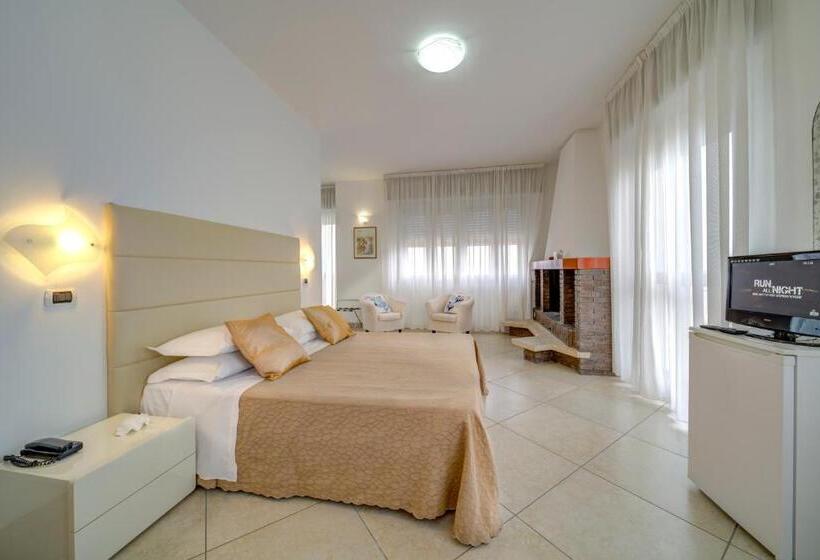 חדר דלוקס לשלושה עם נו לים, Carlton Beach