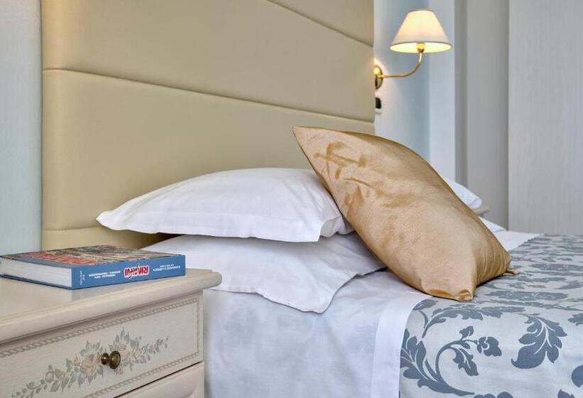 חדר סטנדרט לארבעה נוף לים, Carlton Beach