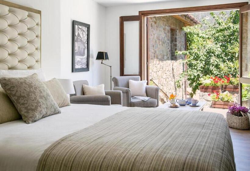 수피리어 스튜디오, Casale Panayiotis