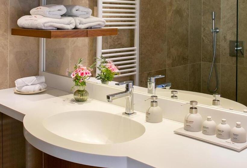 수피리어 스튜디오, Casale Panayiotis