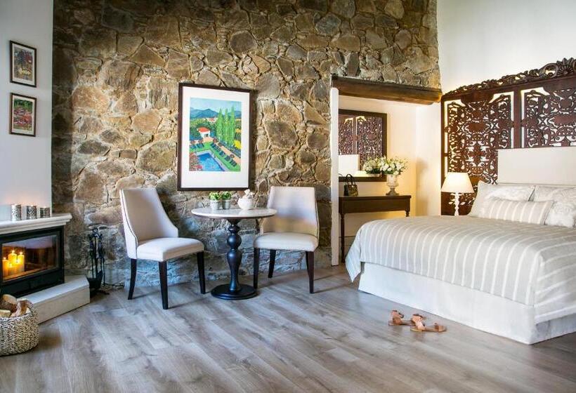 수피리어 스튜디오, Casale Panayiotis