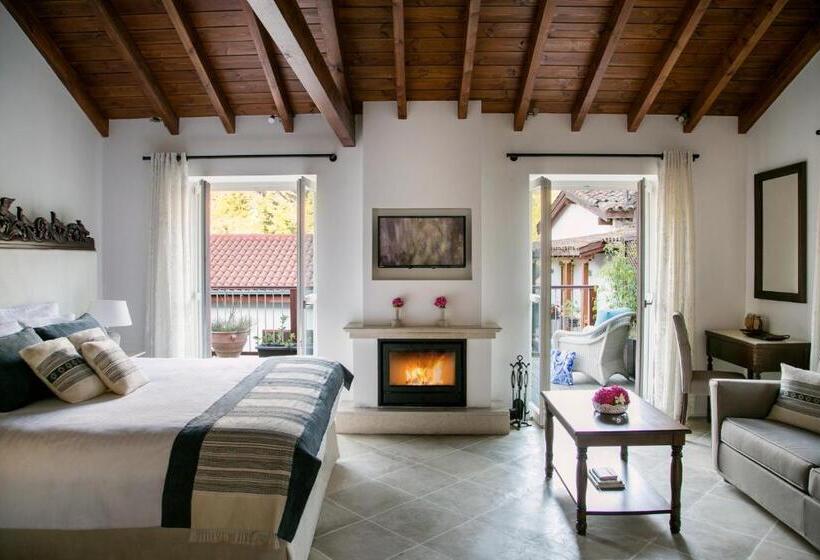 수피리어 스튜디오, Casale Panayiotis