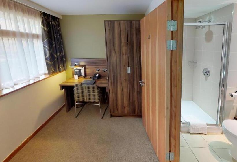 غرفة تنفيذية, College Court