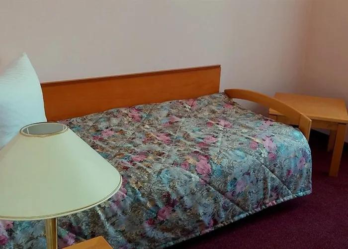 스탠다드 싱글 룸, Ester