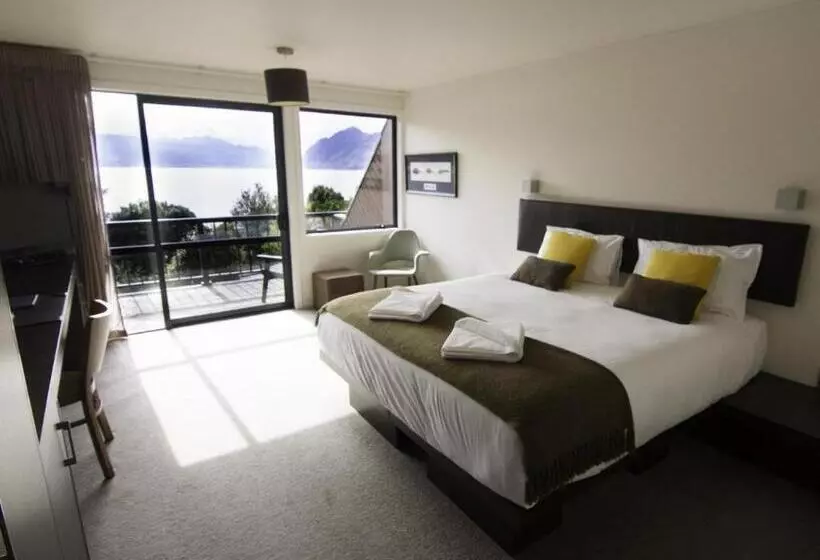 Standard studio with lake view, Hawea