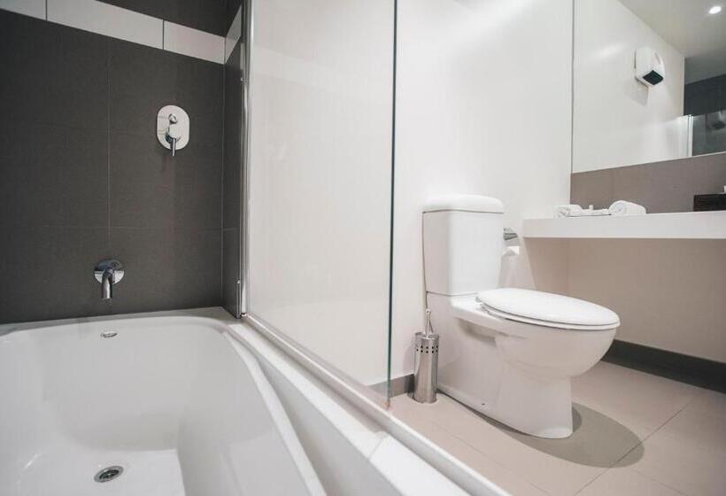 Standard studio with lake view, Hawea