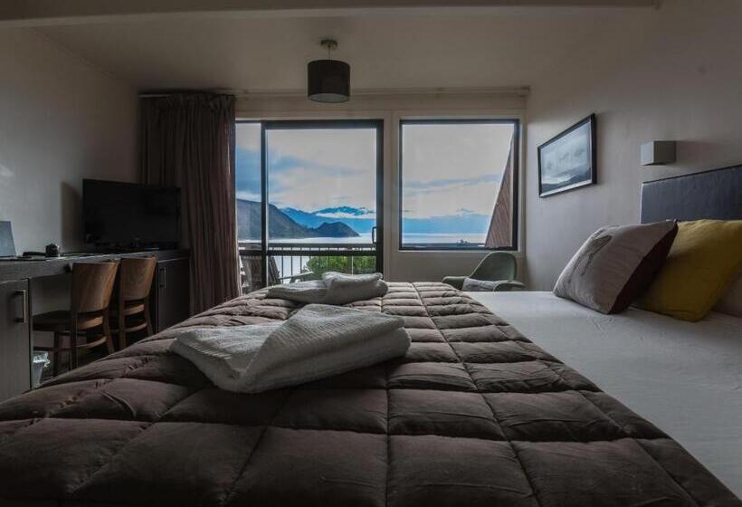 Standard studio with lake view, Hawea