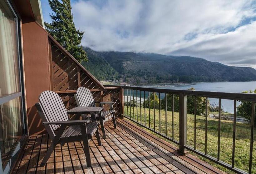Standard studio with lake view, Hawea
