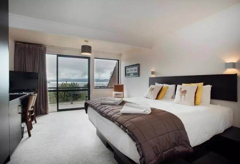 Standard studio with lake view, Hawea