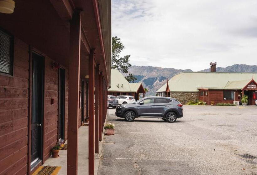 Standard studio with lake view, Hawea