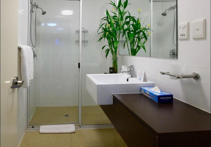 اتاق اجرایی با چشمانداز دریا, Heritage Park