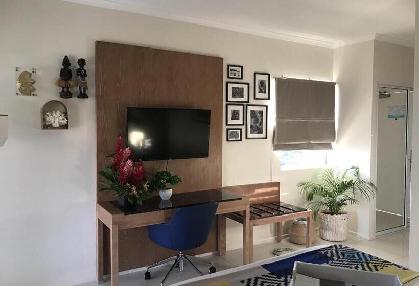 اتاق اجرایی با چشمانداز دریا, Heritage Park