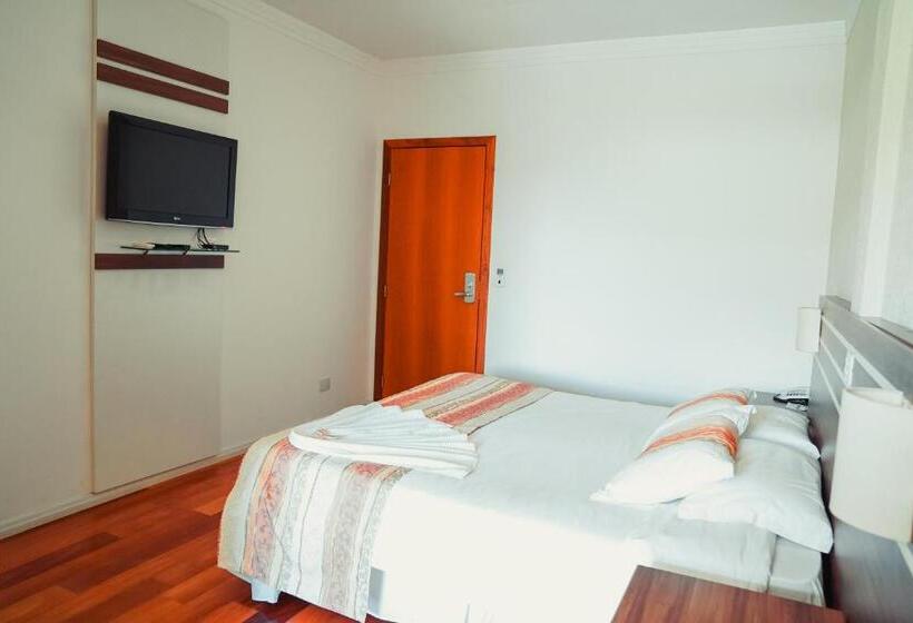 Номер Deluxe, Imperial De Quatro Barras