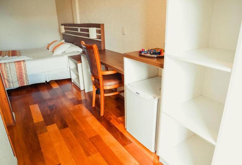 Номер Deluxe, Imperial De Quatro Barras