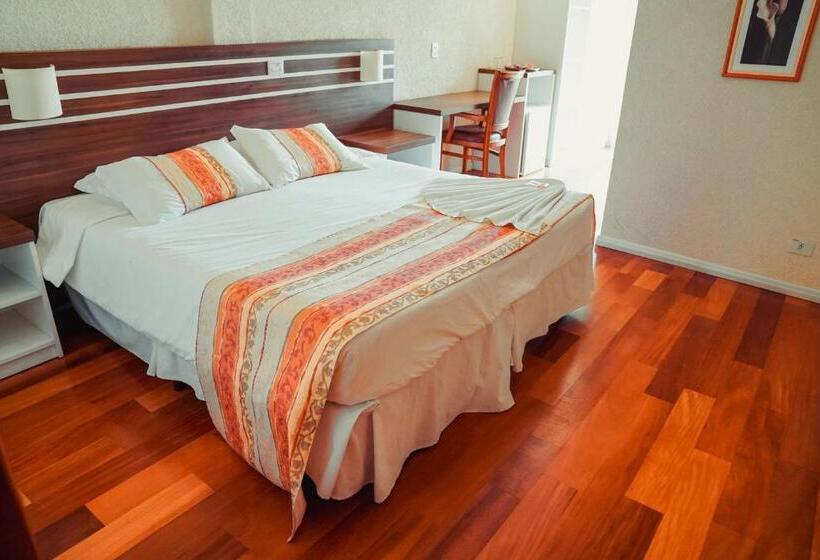 Номер Deluxe, Imperial De Quatro Barras