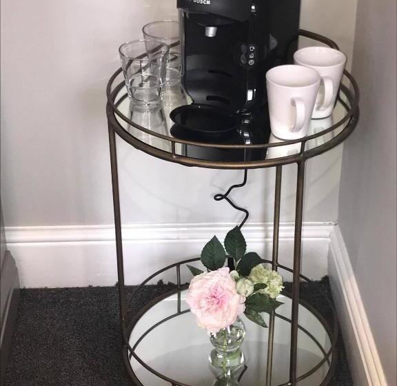 デラックスルーム, Lil's On The Waterfront