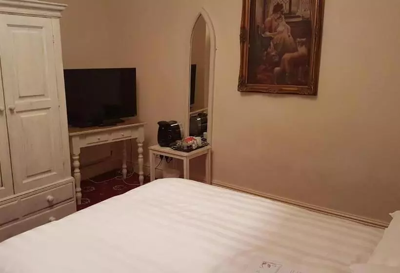 اتاق استاندارد اینتریور, Lil's On The Waterfront