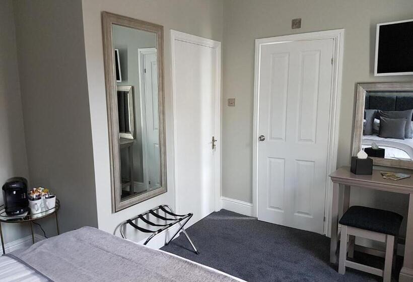 デラックスルーム, Lil's On The Waterfront