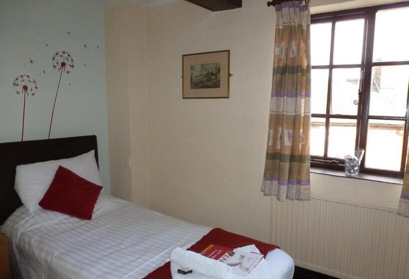 Семейный Номер, Narborough Arms