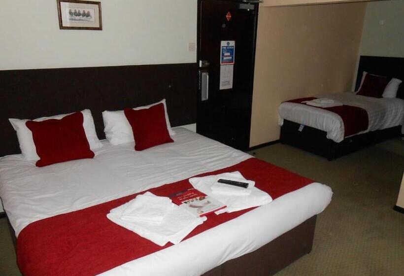 חדר משפחתי, Narborough Arms