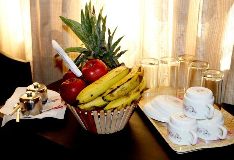 اتاق خانوادگی, Nepalaya