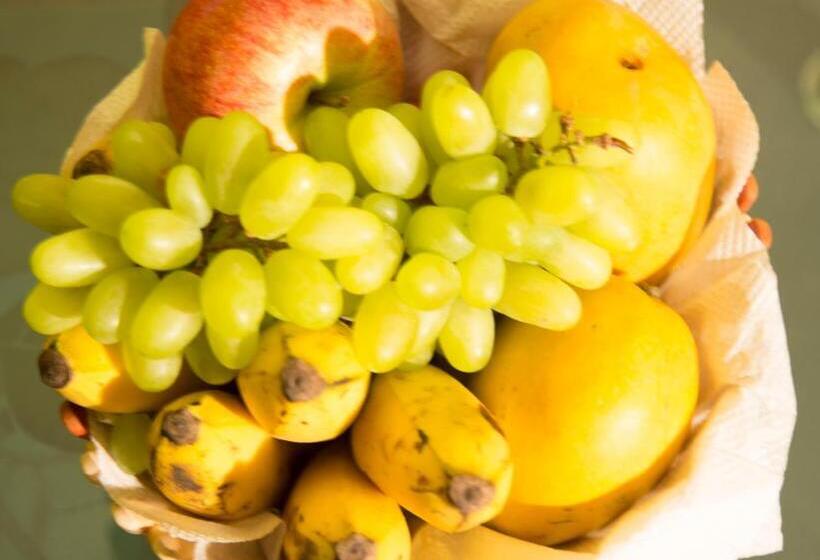 اتاق خانوادگی, Nepalaya