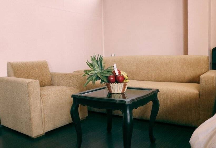 اتاق لوکس, Nepalaya