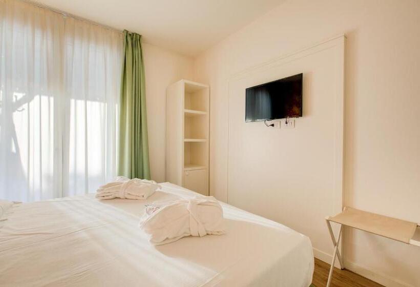 اتاق استاندارد با وان آب گرم, Rimini Suite