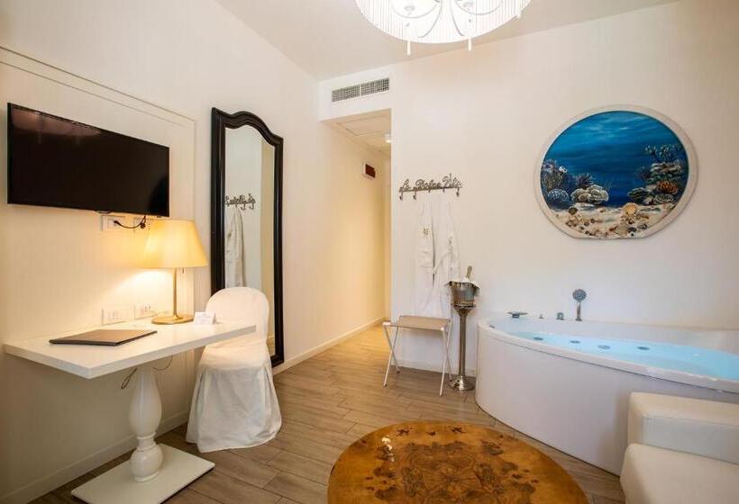 سوییت جونیور با چشم‌انداز استخر, Rimini Suite