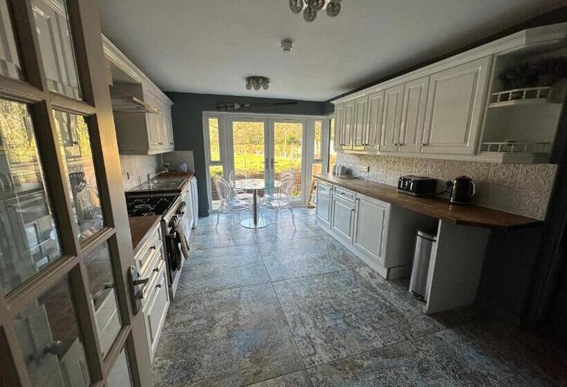 בית, 3 חדרי שינה, Bridge House Hotel & Silver Howe View Cottage