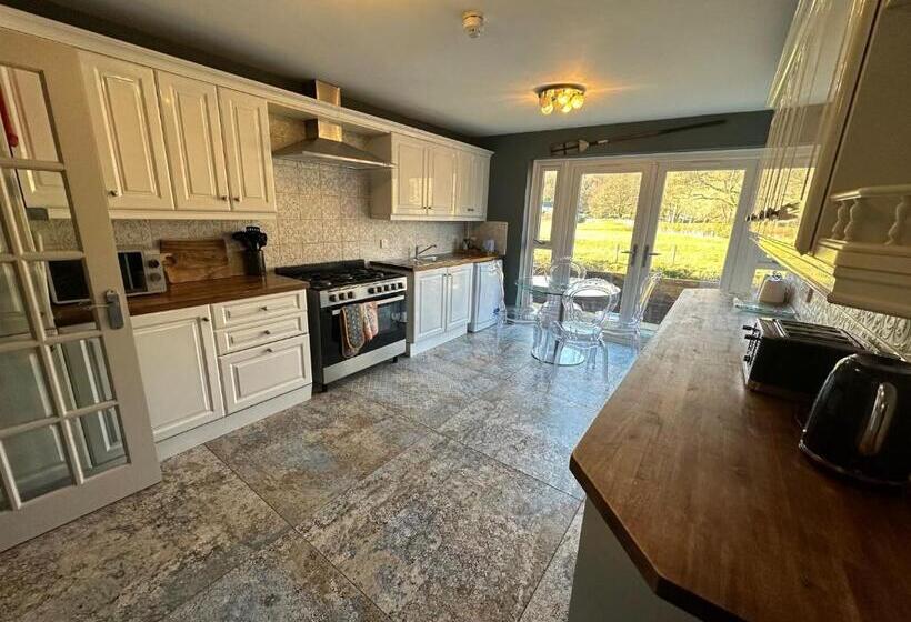 בית, 3 חדרי שינה, Bridge House Hotel & Silver Howe View Cottage