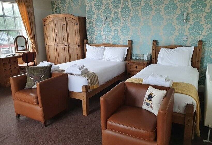 패밀리 룸, The Littleton Arms