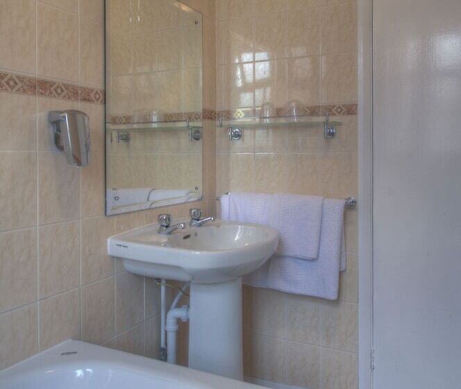 Camera Standard, Kingstown Hotel By Greene King Inns