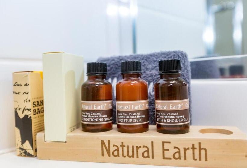 스탠다드 스튜디오, Clearwater Motor Lodge